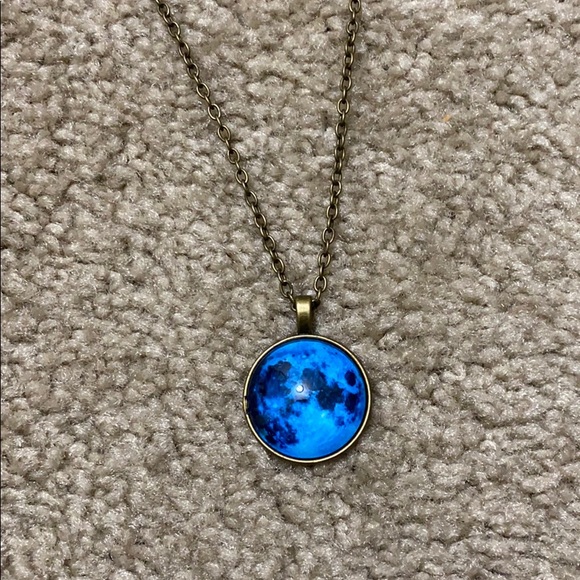 Jewelry - Blue necklace